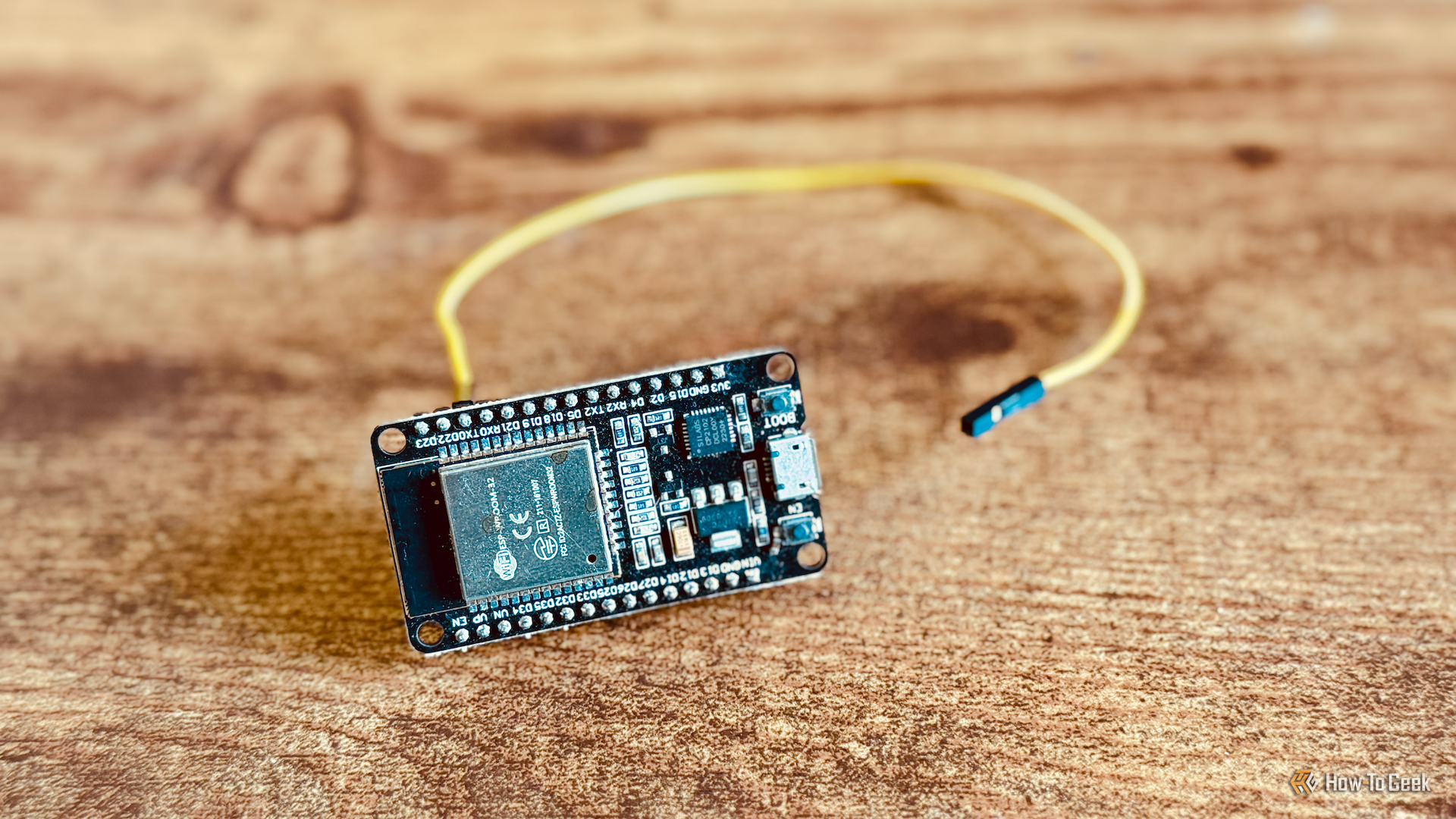 Build Your Own E-Ink Display From a Cheap Used Kindle This Weekend