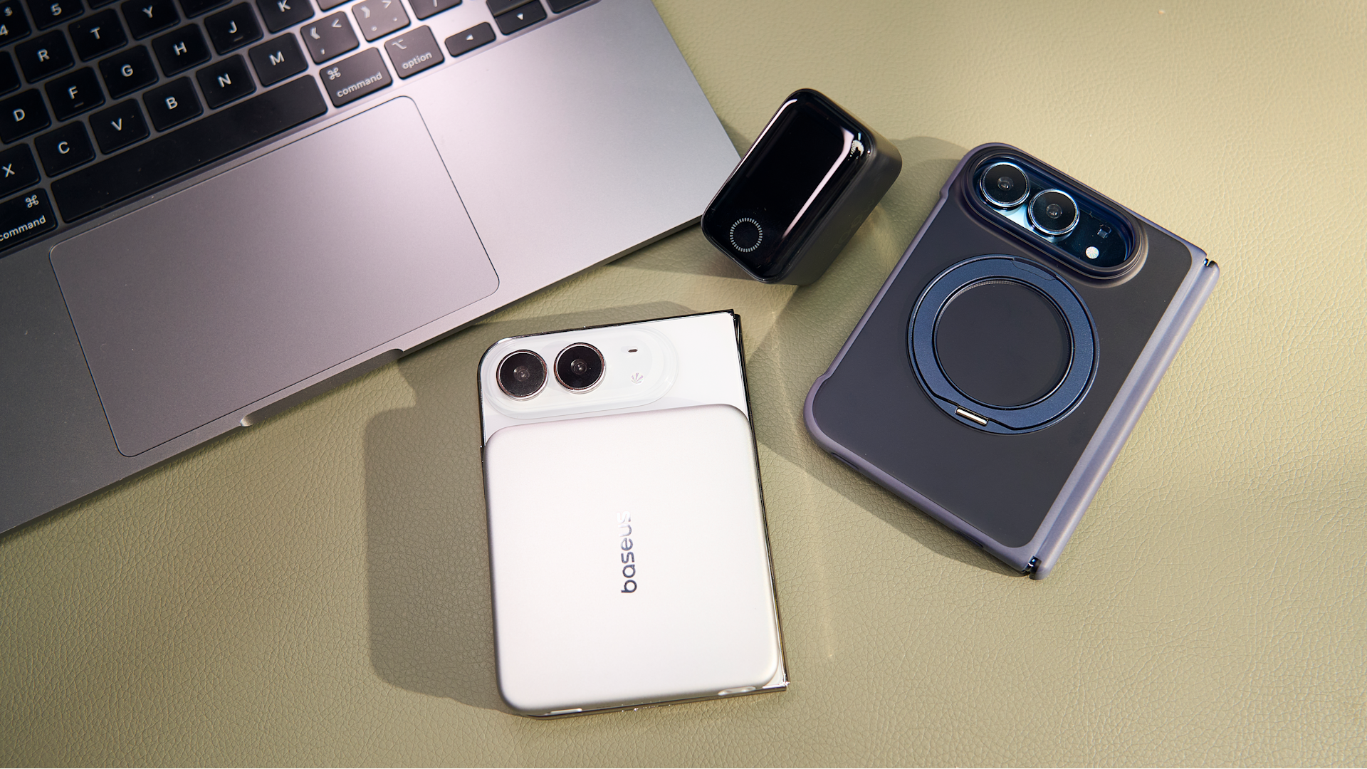 Charging a Foldable iPhone Is Different: Baseus Built These for the iPhone Duo