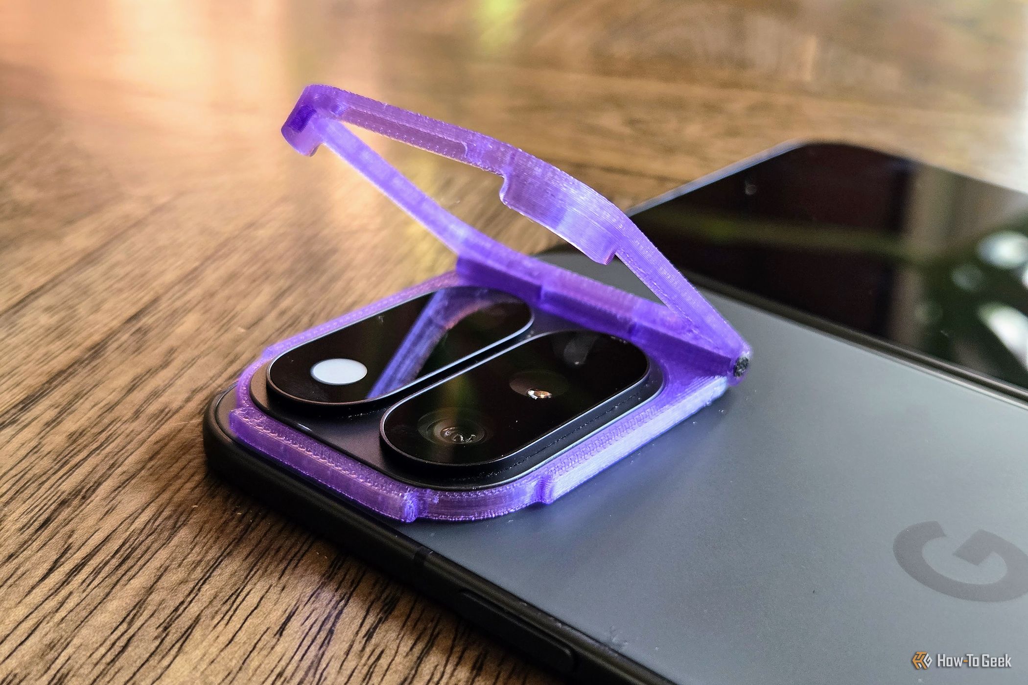Foldable Phone Wobbles on Tables? This 3D-Printed Folding Accessory Fixes It