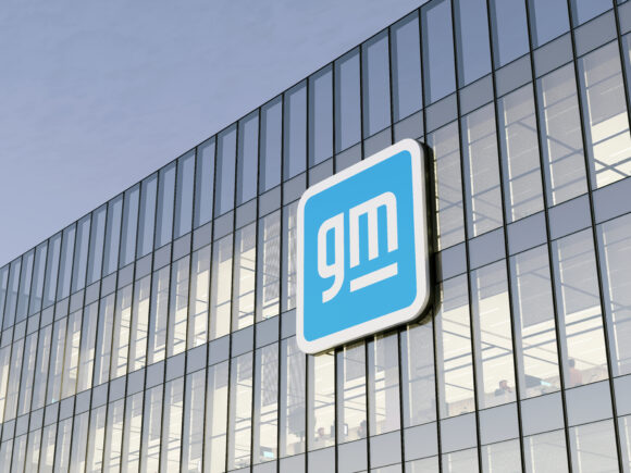 GM Targets Eyes-Off Autonomous Driving for Pickups, SUVs to Chase Software Revenue