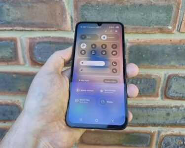 How to Turn Off Samsung's Split Notification Panels in One UI 7