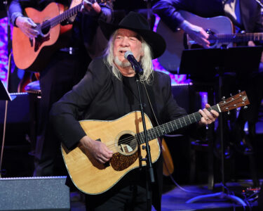 John Anderson, Country Hall of Famer Behind 'Seminole Wind' and 'Swingin',' Dies at 71